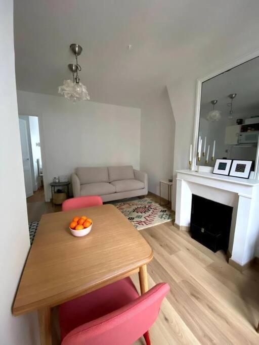 Modern Appartement W/ Tour Eiffel View In The 7Th París Exterior foto