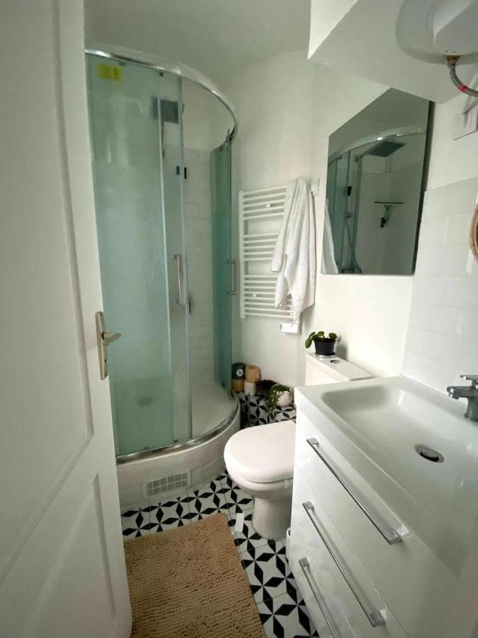 Modern Appartement W/ Tour Eiffel View In The 7Th París Exterior foto